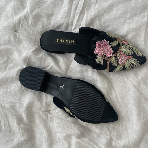 Floral Embroidered Pointed Toe Slip On Sandal Classy Flower Boho Hippie Mules - Picture 3 of 6